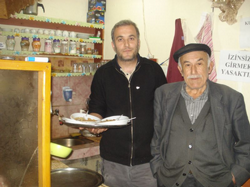 Kahvehanede Müşterilere Aşure İkramı