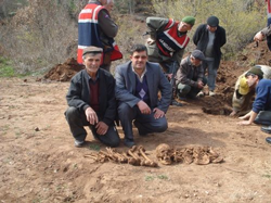 Sular Yükselince Mezarı Köy Mezarlığına Taşıdılar