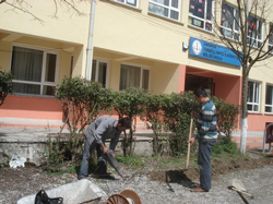 Okul Müdürü Çevre Düzenleme Çalışmarında Harç Kardı