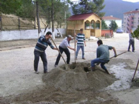 Okul Müdürü Çevre Düzenleme Çalışmarında Harç Kardı