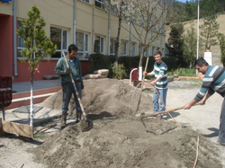 Okul Müdürü Çevre Düzenleme Çalışmarında Harç Kardı