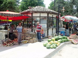 Taraklı'da Ürünler Tarladan Tüketiciye Sunuluyor