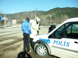 Trafik Ekiplerinden Kar Lastiği Denetimi