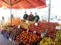 Güneşli Hava Taraklı Pazarını Hareketlendirdi