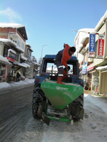 Belediye Ekipleri Tuzlama Çalışması Yapıyor