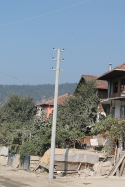 SEDAŞ Aydınlatma Direklerini Yol Kenarına Alıyor