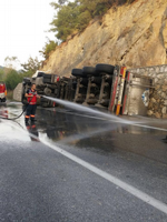 Süt Tankeri Devrildi: 1 Ölü