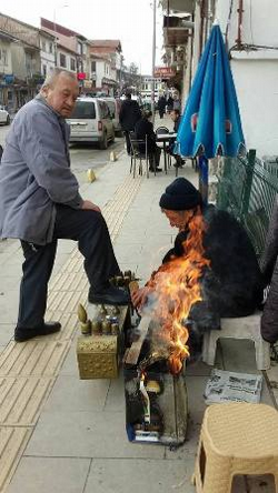 AYAKKABI BOYACISI KAPALI MEKAN İSTİYOR