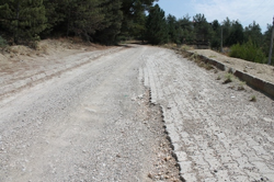 OKUL YOLU TAMAMLANMAYI BEKLİYOR