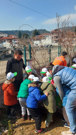 TARAKLI’DA ZÜBEYDE HANIM ANAOKULU’NUN ÖĞRENCİLERİ FİDAN DİKTİ