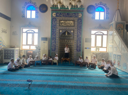 Taraklı Merkez Aşağı Camii'nde Yaz Kur'an Kursu Hatim Programı Düzenlendi