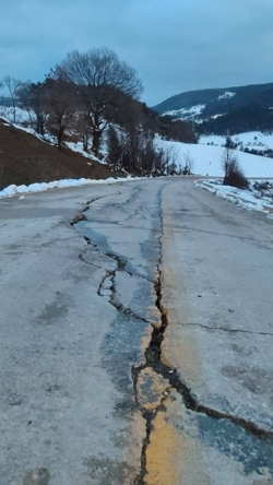 İçdedeler ve Dışdedeler Mahalleleri Yolunda Asfalt Bozulmaları ve Heyelan Tehlikesi