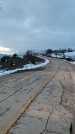 İçdedeler ve Dışdedeler Mahalleleri Yolunda Asfalt Bozulmaları ve Heyelan Tehlikesi